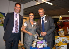 Leo de Kock introduceerde een innovatieve aardappelverpakking. Vlnr: Gert-Jan Ganzinga, Herma Borst en Claris ten Napel