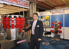 Frank Caris voor de multihead weger van Multipond