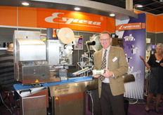 Ton Hendrix van Espera toont de nieuwe C-label.