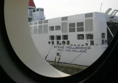Doorkijkje.... Daar ligt tie: De grootste ferry ter wereld
