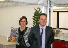 Ontvangst door Johan van Laethem en Armelle Moonens. Naast de vestiging in Vlezenbeek heeft het bedrijf ook een eigen magazijn op het Invoercentrum in Brussel