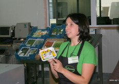 bloemen echter maar 30 schalen per uur omdat het rangschikken veel tijd en geduld vraagt.