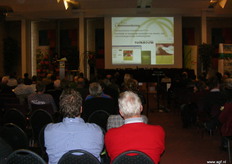 Aandachtig gehoor voor Anneke van de Kamp bij uitleg over functie PT