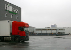 Op de achtergrond het kantoor van Hillfresh en links de nieuwbouw.
