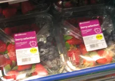 Morrisons; aardbeien, frambozen en blauwe bessen in 1 verpakking