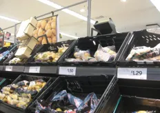 Sainsbury's; lege zak aardappelen met daarop duidelijk de Britse vlag