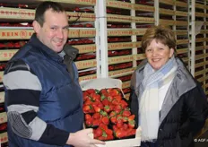 Rudi van Guido Fruit met zijn vrouw Nancy; trots op 'hun' aardbeien