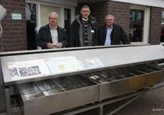 De aspergesorteermachine van Neubauer Automation: Dré Thiesen, Piet Peters en Hermann Neubauer