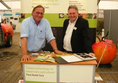 Dick Lagerweij van TVC en Johan de Bakker van Plant Health Care