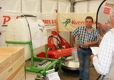 Stand van LMB van Eijzeren met onkruidspuit en klepelmaaier van Knerveland