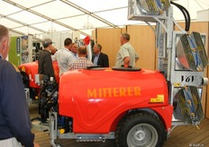 Drukte in de stand van Hovo, uiterst rechts Pim Horden