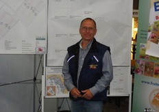 Landmeter Dick van Oostrum in de gezamenlijke stand met EFM