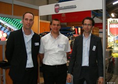 Het team van Burg's Machinefabriek, dat vroeg weg wil om te gaan feesten op de bruiloft van Joan van Burg