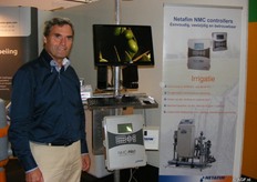 en vader Piet bij een noviteit van Netafim