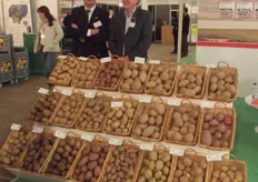 Ian Fordyce, Cygnet PB and Vincent Lumb, PEP show the seed potato varieties.