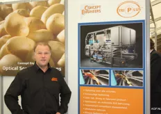 Kees Kelders van Concept Engineers presenteert de nieuwe machine die 360 graden rondom de aardappel kan 'kijken'.