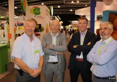 In de wandelgangen: Andre Boon (AJB's Fruitbox), Aad en Frank van der Windt en Thijs Jansen (Van Rijn).