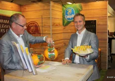 Wim Teunissen en Edwin Pol tonen het nieuwe meloenenras: Tikal