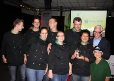 Het team van Marco's Groenten en Fruit (Elke dag versss.nl) bij de prijsuitreiking van de zilveren appel (Kennisquiz)