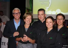Rudolph van Veen met het team van Greenshop van Appeven. Winnaars van de zilveren appel in de categorie 'Beste maaltijd'