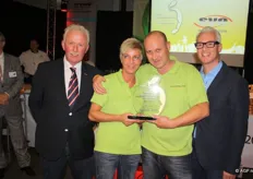 En nog een prijs voor Houweling Fresh and Fruit. Zij namen ook de derde prijs in ontvangst bij de ‘Beste Groenteman van Nederland 2011’ categorie Ambulante Handel