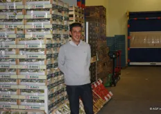 Theo Verhagen van Verhaegen en Zonen BVBA. Verhagen is gespecialiseerd in het leveren van kwaliteitsfruit en levert vooral aan de kleinhandel. Verhaegen is al aanwezig op Frugro vanaf de start.