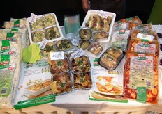 Peka Kroef biedt pofaardappelen aan per stuk vacuum verpakt en mexicaanse krieltjes rechts en truffelaardappelgratin links.