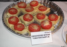 De Intense tomaat is een volle pruimtomaat met een hogere vruchtvleesdichtheid, die het een handige tomaat maakt om in plakken te snijden, zonder daarbij vorm of vocht te verliezen, wat hem ideaal maakt voor verse salades, pizza's en sandwiches.