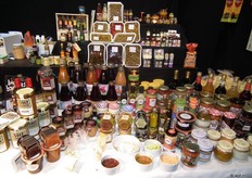 Voets uit Schijndel vertegenwoordigt tientallen delicatessenproductiebedrijven. Van Aarle verzorgt voor hen de crossdocking waardoor groentenspeciaalzaken veel lagere orderkosten krijgen en vaker worden beleverd.