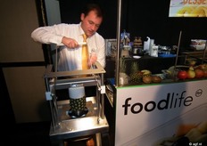 Wat denkt u van een ananassnijder in de winkel?