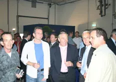 Links de bodypainter, Theo Tielen (Fris-co) Theo Vanwegen, Jan van Hooren.