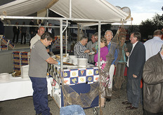 Buiten was een stand met heerlijke gerookte vis