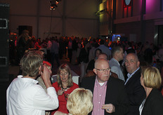 De feestavond gaat gepaard met sfeerverlichting en muziek