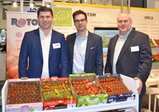 Tom De Winter, Peter Parms en Lieven Coppieters van Rotom. Het bedrijf gaat de eigen teelt van tomaten uitbreiden met 4,5 hectare.