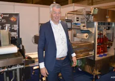 Gerrit Tijhof van Sismatec levert ProSeal topsealmachine waarmee  verpakken in combinatie met begassen, skinnen en ademende folie allemaal mogelijk is. 