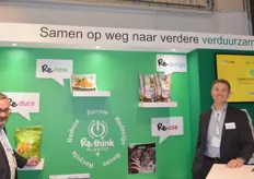 Jan Wessemius en Mark Rehorst van Oerlemans Packaging en Perfon. Het motto van dit bedrijf: "Samen op weg naar verder verduurzaming" wordt uitgebeeld in de Re-Think gedachte. Reduce, Reuse, Recycle, Redesign en Renew.