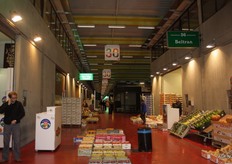 Dinsdag 17 juli om 06:00 in de ochtend. Het is opmerkelijk rustig in het Europees Centrum voor fruit en groenten