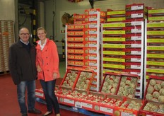 Lachende gezichten bij Ringoot Fruit. Tonny en Céline bij het huismerk Les Rives
