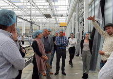 Wellicht vindt er over een aantal jaar vertical farming plaats bij Koppert Kress vertelt Jens Baan die de rondleiding verzorgde