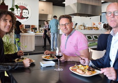 Wilma van den Oever (GroentenFruit Huis) tafelt met Patrick Franken (Vitapep) en Maurice Wubben