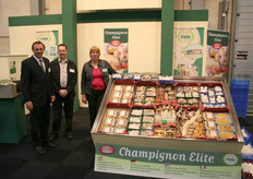 Arie en Els Verburg met Corne Verboom in het midden van FME.