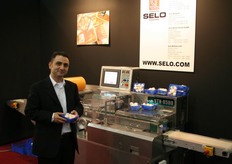 Omori van Selo behandelt de zachte champignonbakjes volgens Nuran met fluwelen handen.