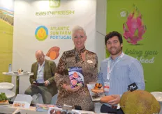 Helien Verhagen van East4Fresh en Nuno Duarte van Atlantic Sun Farms uit Portugal. Samenwerking in de verkoop van zoete aardappelen en exotische groenten en fruit. Jaarrond wordt een retail assortiment aangeboden.