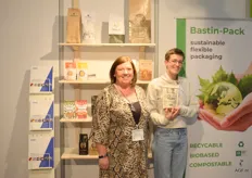 Karien Van de Weghe en Aurélie Van de Vyver van Bastin-pack. Karien verteld dat Bastin-pack voor sustainable, flexible packaging solutions staat.