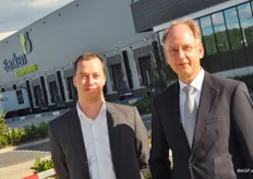 Aris Bulk en Dick van Vliet van Van Vliet Bouwmanagement hebben de bouw van het nieuwe distributieventrum in goede banen geleid.