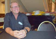 Gastheer Aike van Deelen VerswarenUnique ontvangt bezoekers en zwaait ze ook uit