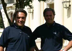 Aconex: Juan Pablo Muñoz K. Commercieel directuer en Alejandro Barros Aldunate, Algemeen directeur. Zijn dol op stroopwafels.