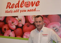 Jacco Merkens van Redlove. Redlove is een roodvlezige appel en wordt door 4 telers geproduceerd. Zij hebben de rechten voor de teelt en handel van dit product.