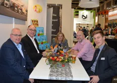 Bij Impex Heemskerk is er nauwe samenwerking met het Belgische LTV (Limburgse Tuinbouw Veiling). Arjan Heemskerk, Wilfried Jeurissen en Petra Wautraets met Duitse klanten.