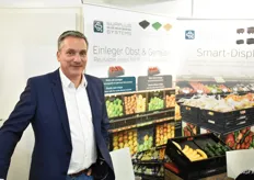 Jurgen van Herp van Surplus Systems-Retail GmbH presenteerde het Smart Display winkelconcept op de Fruit Logistica